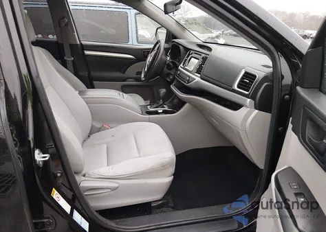 2015 Toyota Highlander Le V6 z USA, uszkodzony, nr VIN 5TDBKRFH7FS145787